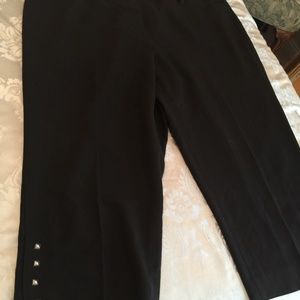 Beautiful ZAC & RACHEL WOMAN black capris size 18W